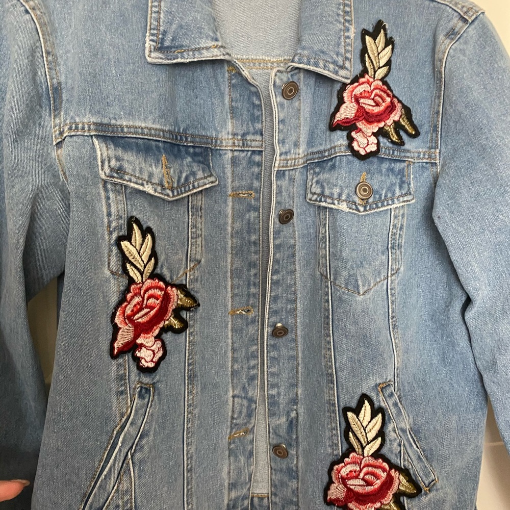 Jean jacket with floral patches - Picture 2 of 4